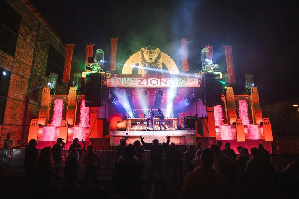 V Ostravě začal festival taneční hudby Beats for Love, vystoupí přes 500 umělců.