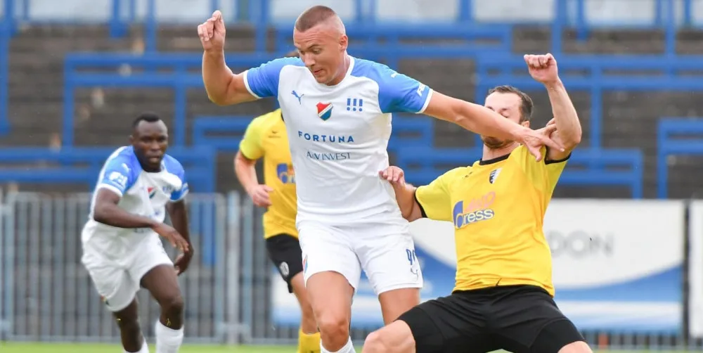 Slovenský fotbalista Almási odešel z Ostravy na hostování do Dunajské Stredy.