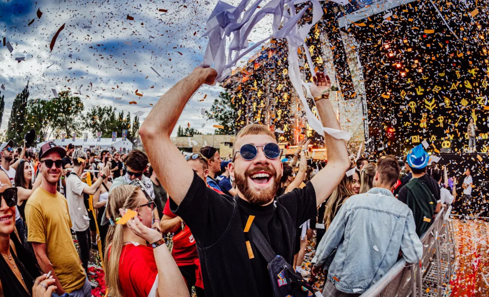 Ostravský festival Beats for Love zdolává rekordy, v pátek přilákal 40 tisíc lidí. Interpreti vystoupili i přes zdravotní problémy