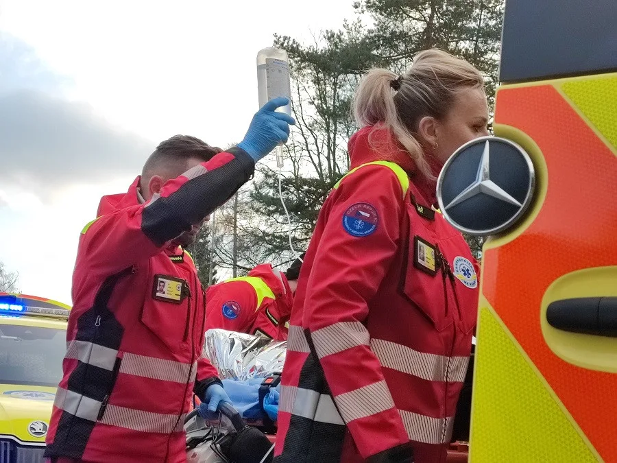Na Novojičínsku málem přišel o život devatenáctiletý řidič, jeho auto se střetlo s domíchávačem betonu