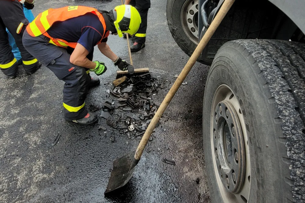 Na Novojičínsku málem přišel o život devatenáctiletý řidič, jeho auto se střetlo s domíchávačem betonu
