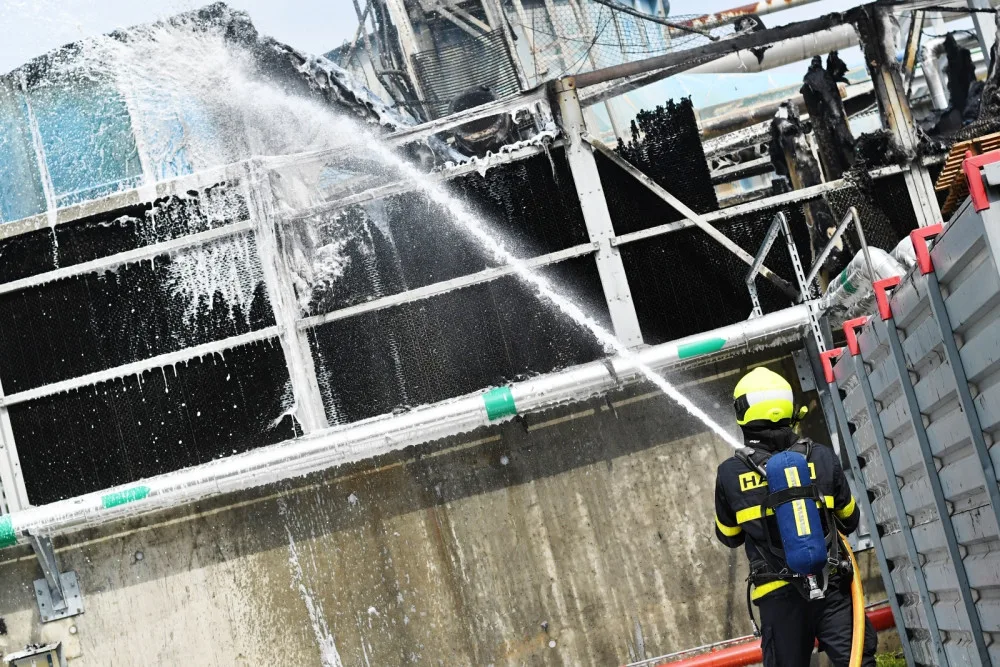 V Ostravě dnes hořela chladicí věž. Plameny způsobily škodu za necelých patnáct milionů
