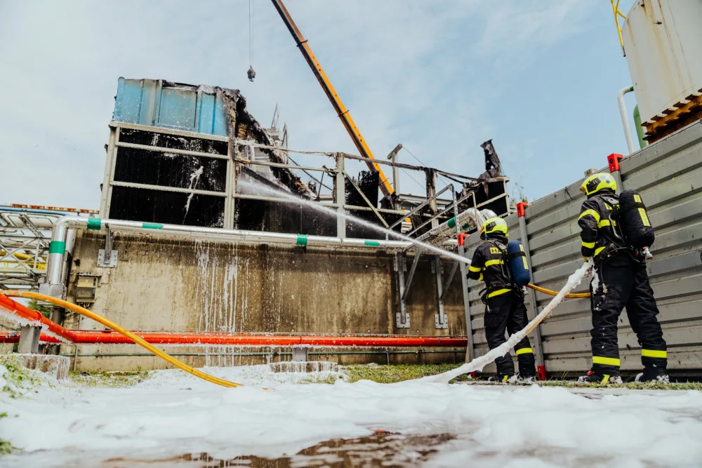 V Ostravě dnes hořela chladicí věž. Plameny způsobily škodu za necelých patnáct milionů