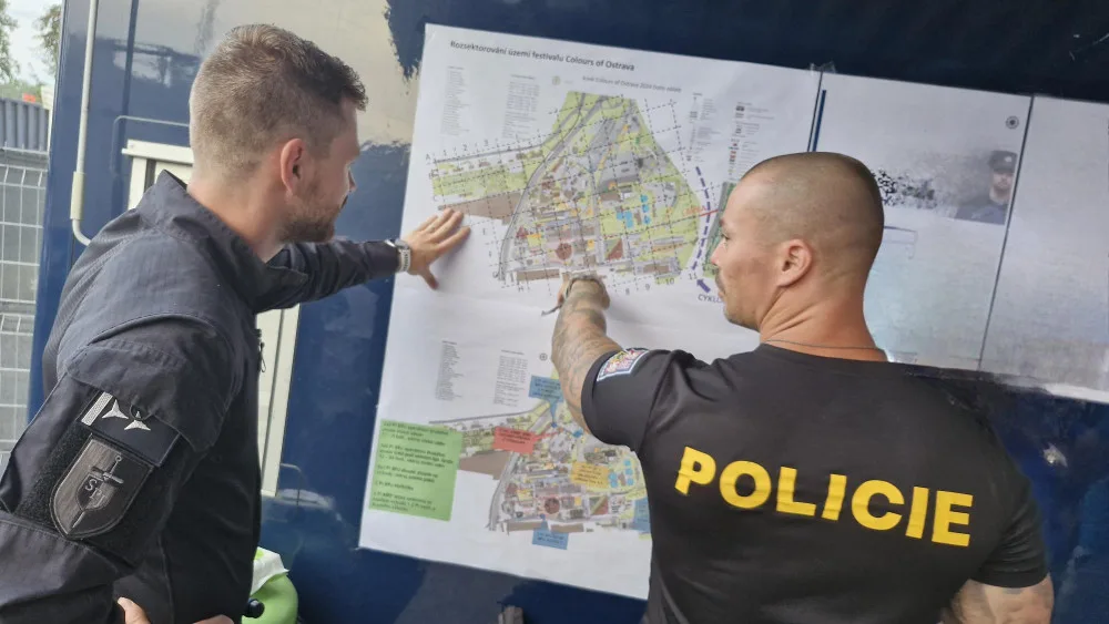 Policisté hledali ztracenou manželku a zabavovali drony, jinak se Colours of Ostrava problémům vyvarovaly