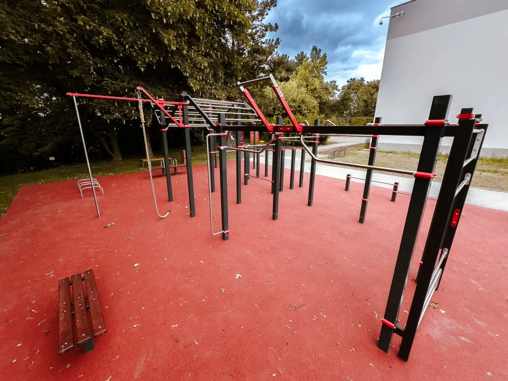 Budova bývalé školy v Ostravě má nové atrium, v areálu na Jihu vzniklo i nové workoutové hřiště