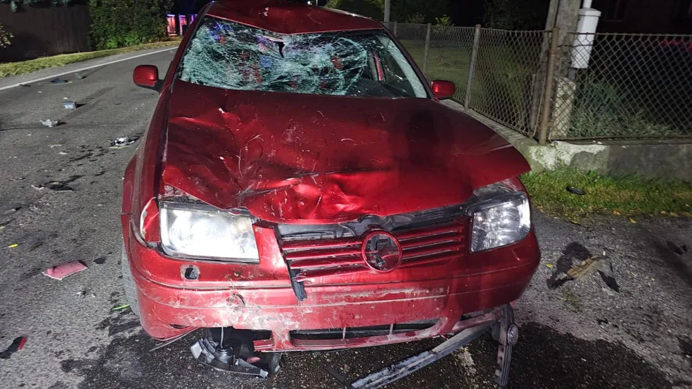 Při sobotní nehodě u Petřvaldu na Karvinsku se vážně zranili dva lidé. Motorkář se srazil s osobním autem