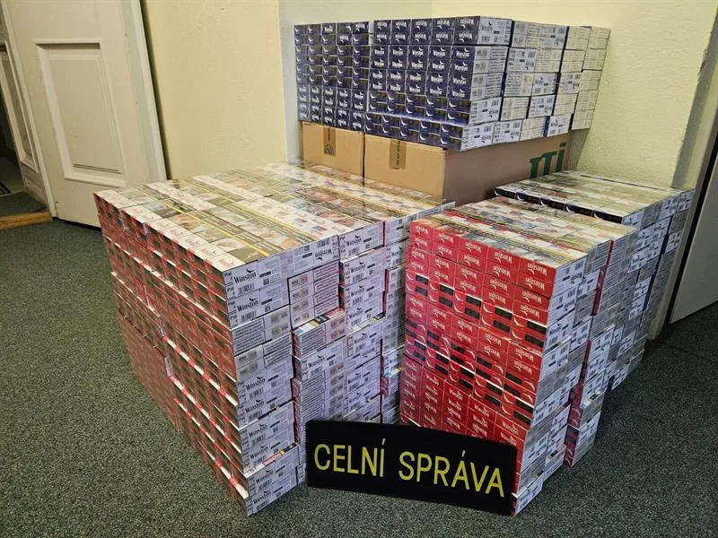 Dovoz cigaret z Polska má své limity. Celníci letos zabavili stovky tisíc kusů.