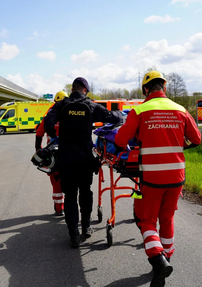 Trojice zraněných cyklistů během hodiny. Záchranná služba se ve čtvrtek nezastavila.