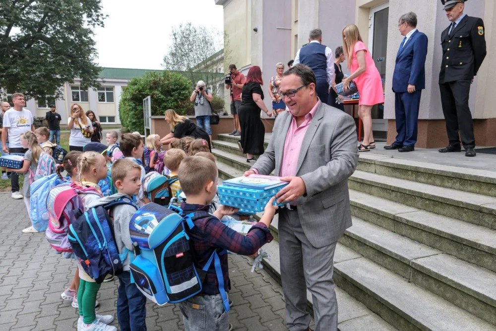 Zaměřeno na čtenářskou gramotnost. Ostrava si pro prvňáčky připravila speciální knihu z pera bílovecké autorky