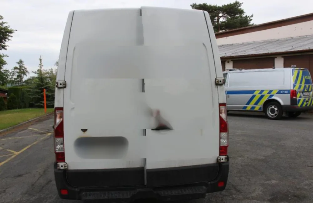 Dvojice cizinců ukradla dodávku přepravní společnosti. Policie oba muže dopadla za několik minut