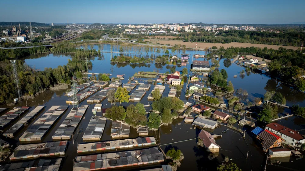 Úřady práce vyplácejí desítky milionů jako pomoc při povodních. Polovina žádostí přichází ze severní Moravy