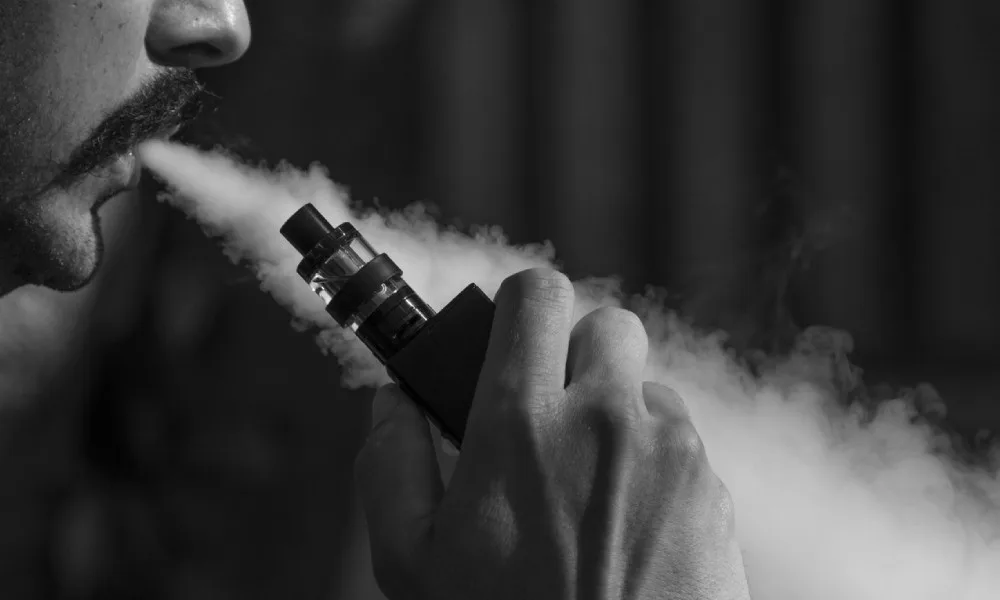 Zákaz příchutí e-cigaret – kritika sílí, ministerstvo hledá kompromis