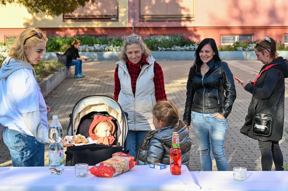 Dubina fungovala jako experiment. Sousedé mohli přijít k rekordně dlouhému stolu.
