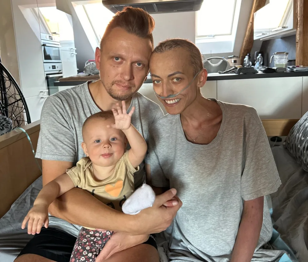 Z porodnice na chemoterapii: mladá maminka podlehla rakovině, zůstala po ní jedenáctiměsíční holčička. Přátelé na ni pořádají sbírku