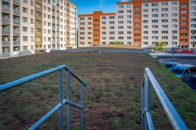 Ostravský Jih hlásí nová parkovací místa, klima v Bělském Lese zlepší zelená střecha