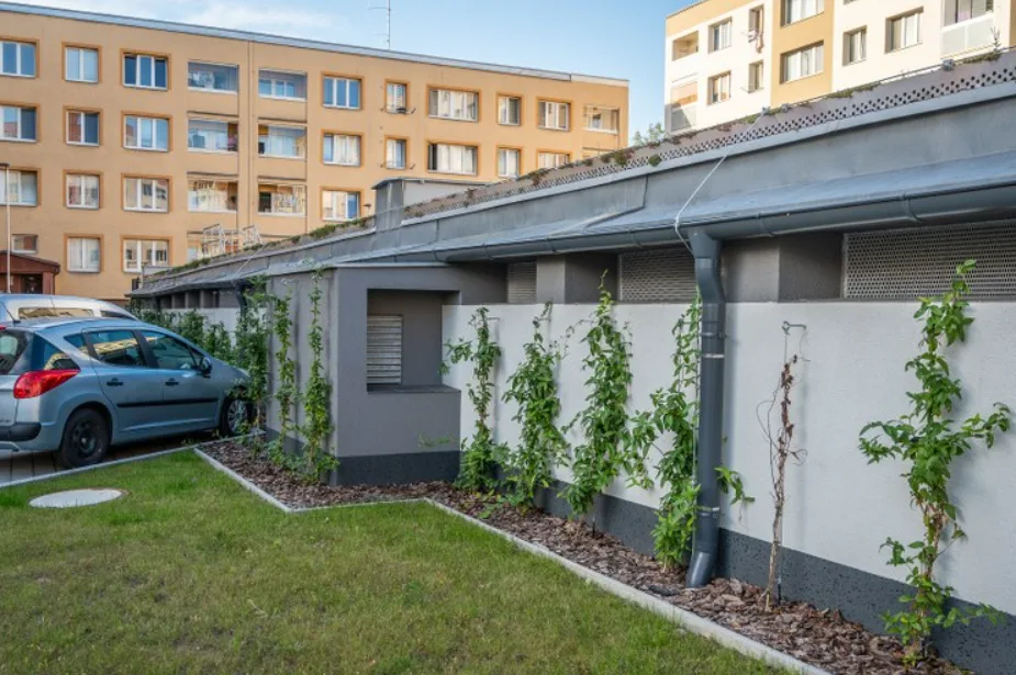 Ostravský Jih hlásí nová parkovací místa, klima v Bělském Lese zlepší zelená střecha
