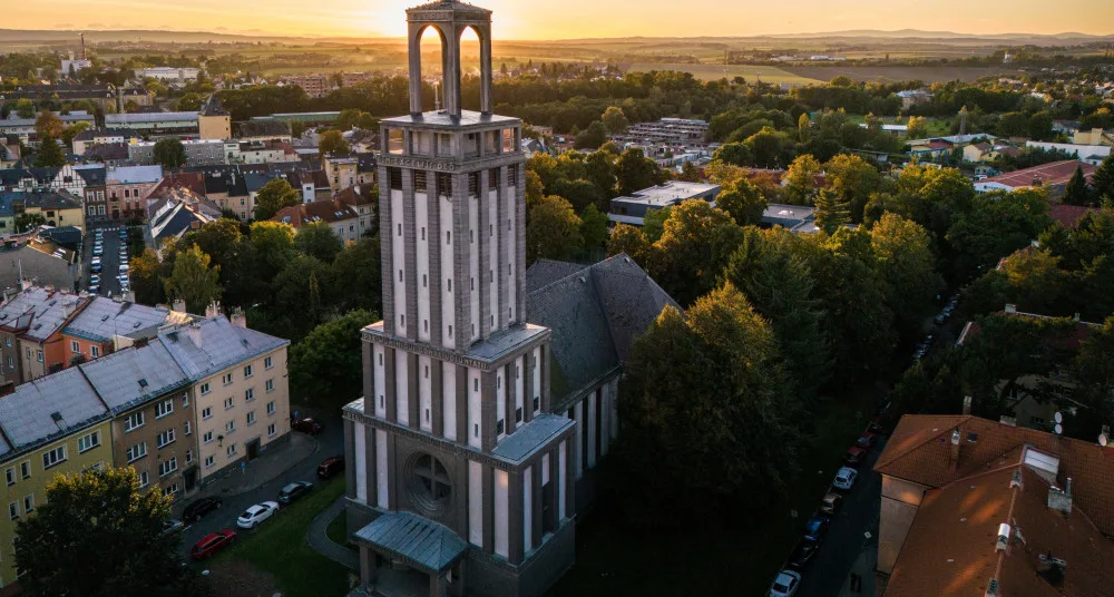 DRBNA HISTORIČKA: Kostel, zikkurat nebo vojenský sklad? V Opavě stojí unikátní stavba