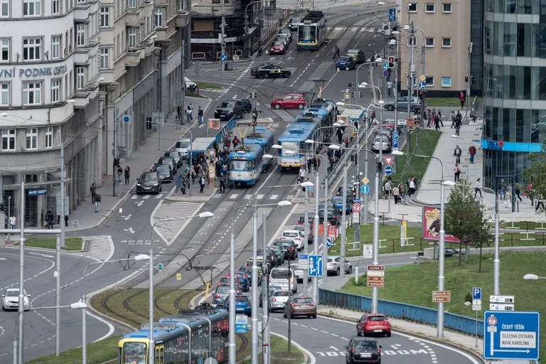 Křižovatka Moravské a Závodní ulice v Ostravě se bude dva týdny opravovat.