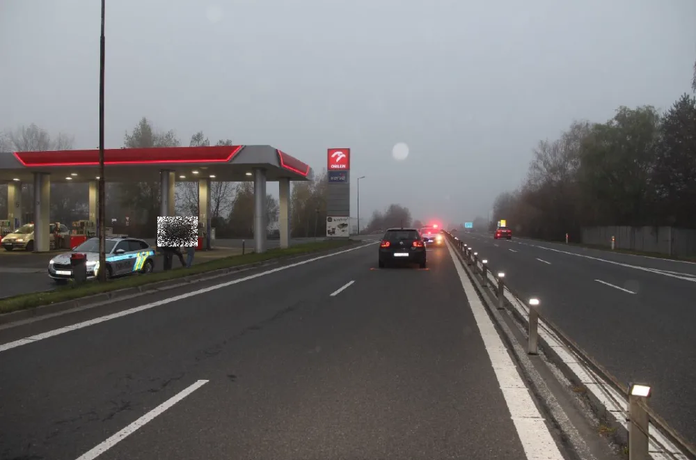 Nezodpovědný řidič brázdil dálnici D48 v protisměru. Před policisty ujížděl, test na drogy i alkohol odmítl
