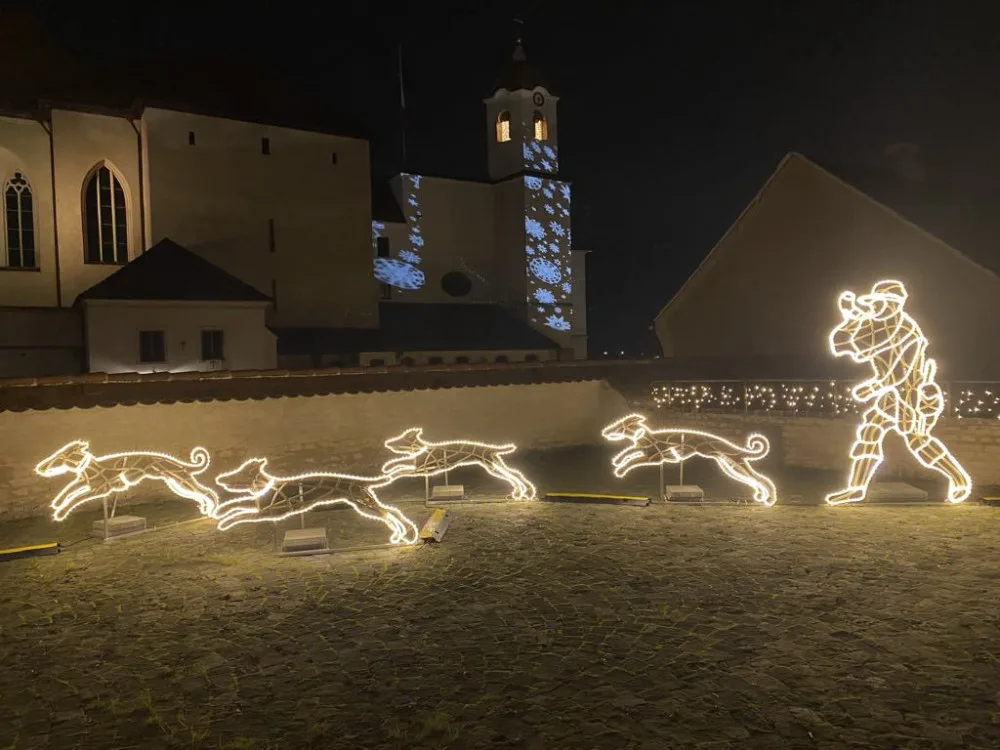 FOTO: Brněnský hrad Špilberk rozzářily statisíce světel. Odkazují na dávné legendy, nechybí ani světelný drak