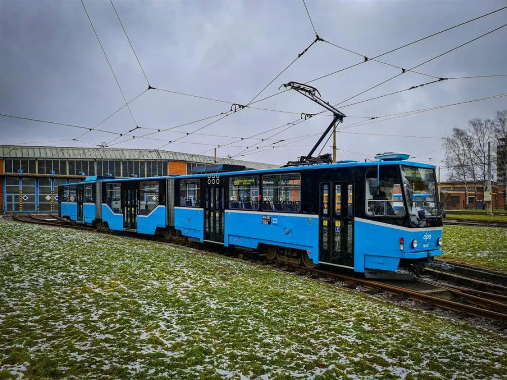 Třicetiletý Ostravan zahynul pod koly tramvaje. Zřejmě otevřel dveře za jízdy