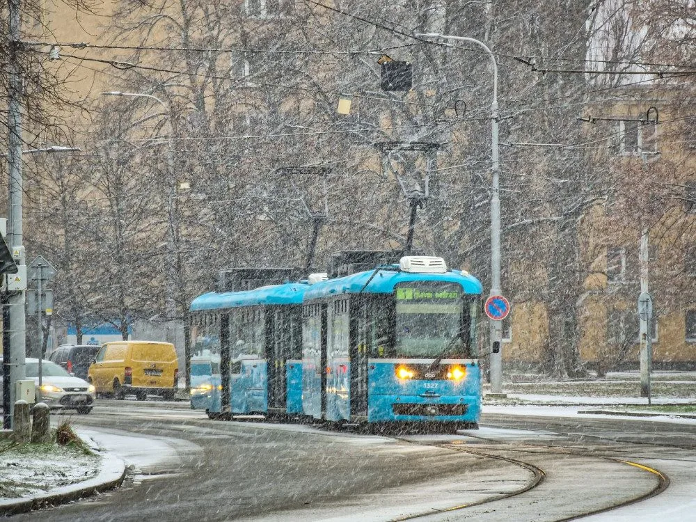 Dopravní podnik Ostrava za více než 22 milionů korun zmodernizoval 11 zastávek.