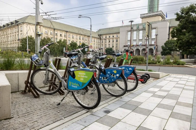 Ostravanům zůstanou sdílená kola do 15 minut zdarma. Město prodloužilo spolupráci s nextbike o dva roky