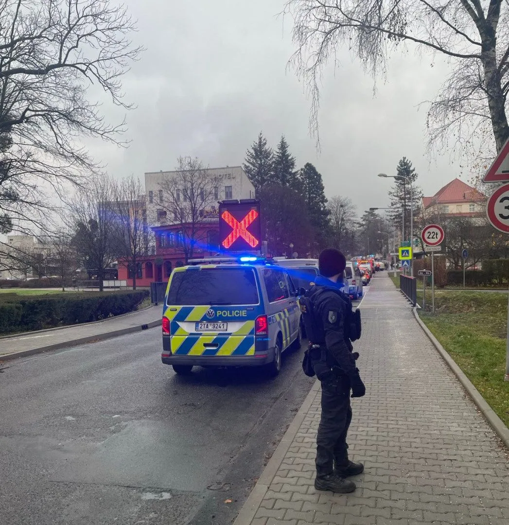 Bomba v Kopřivnici? Policisté z okolí evakuovali přes šedesát lidí, výbušnina se ale v podezřelé krabici neukrývala