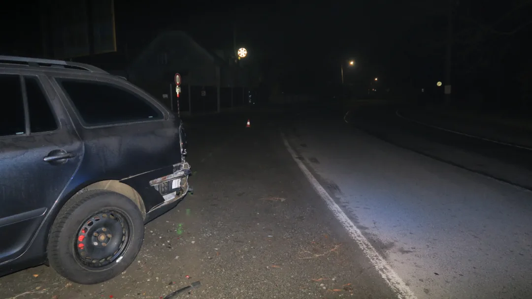 Policie hledá svědky nehody s Šilheřovic. Auto v zatáčce vyjelo mimo silnici a nabouralo další vůz