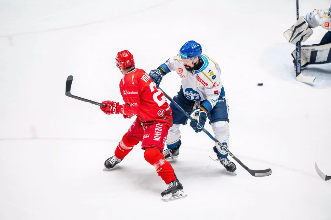 Kladno potrestalo faul Kurovského a porazilo Třinec i potřetí v sezoně.
