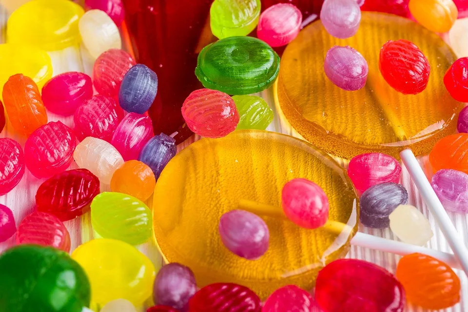 Strejda na hlídání zneužíval malou dívenku. Rodiče o něm prakticky nic nevěděli, dětem nosil sladkosti