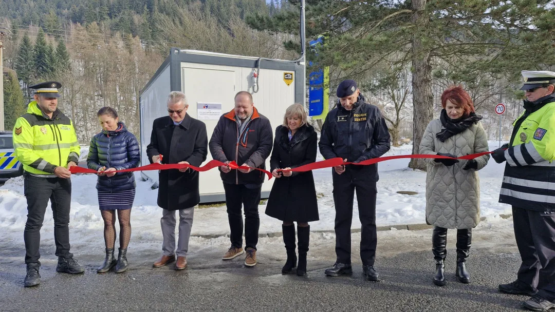 Policisté mají v Ostravici nové zázemí z unimobuněk