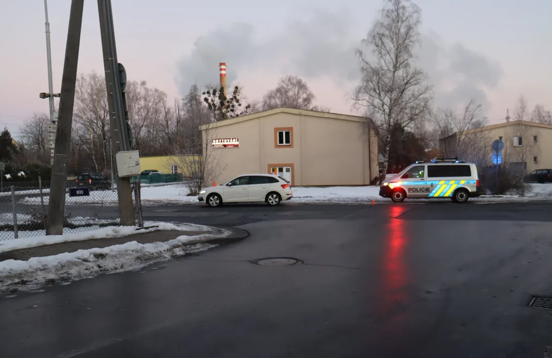 Policisté hledají svědky nehody v Třinci. Muž zřejmě přecházel mimo přechod, srazilo ho projíždějící auto