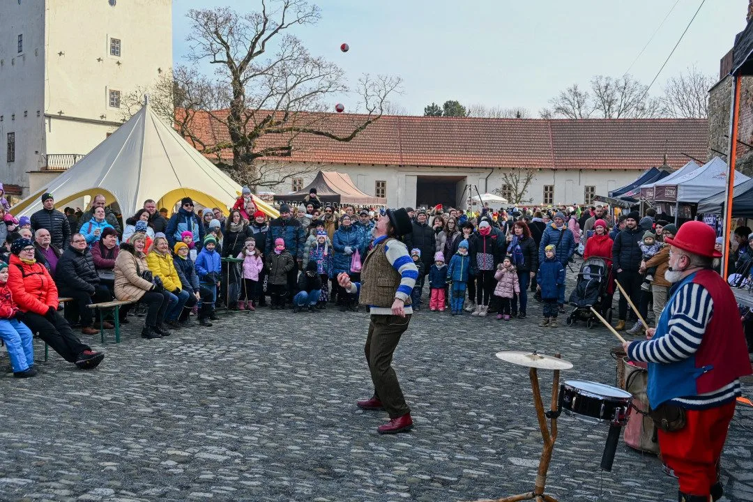 Masopustní veselí zasáhlo Slezskoostravský hrad. Zabíjačka i maškary.