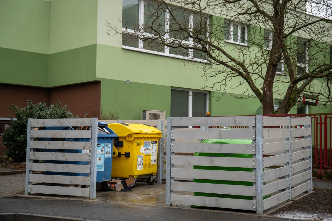 Frýdek-Místek buduje stání na kontejnery, mají zlepšit průjezdnost silnic.