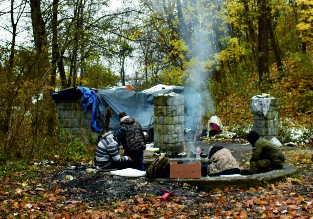Frýdek-Místek zakazuje žebrání a bivakování. Navzdory kritice zastupitelé kontroverzní vyhlášku schválili