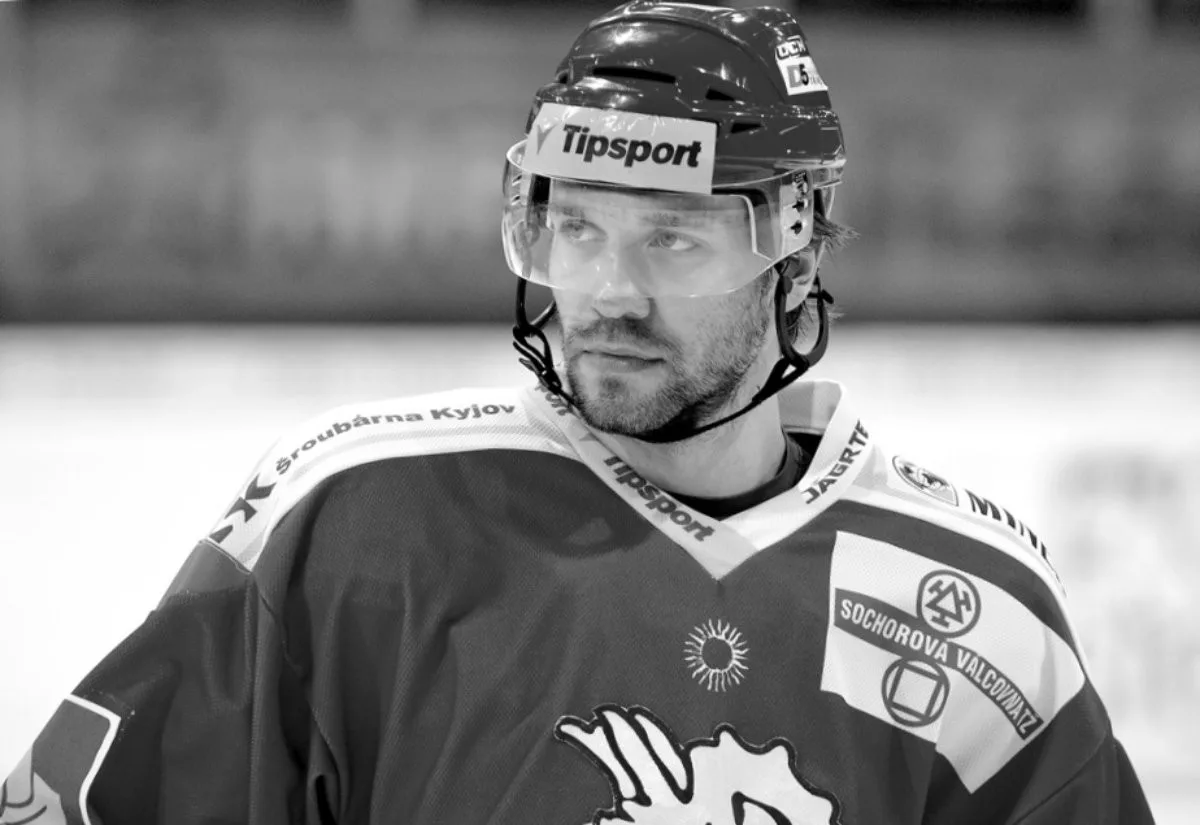Oceláři truchlí. Extraligový obránce Klouček tragicky zemřel na sjezdovce v Medvědíně