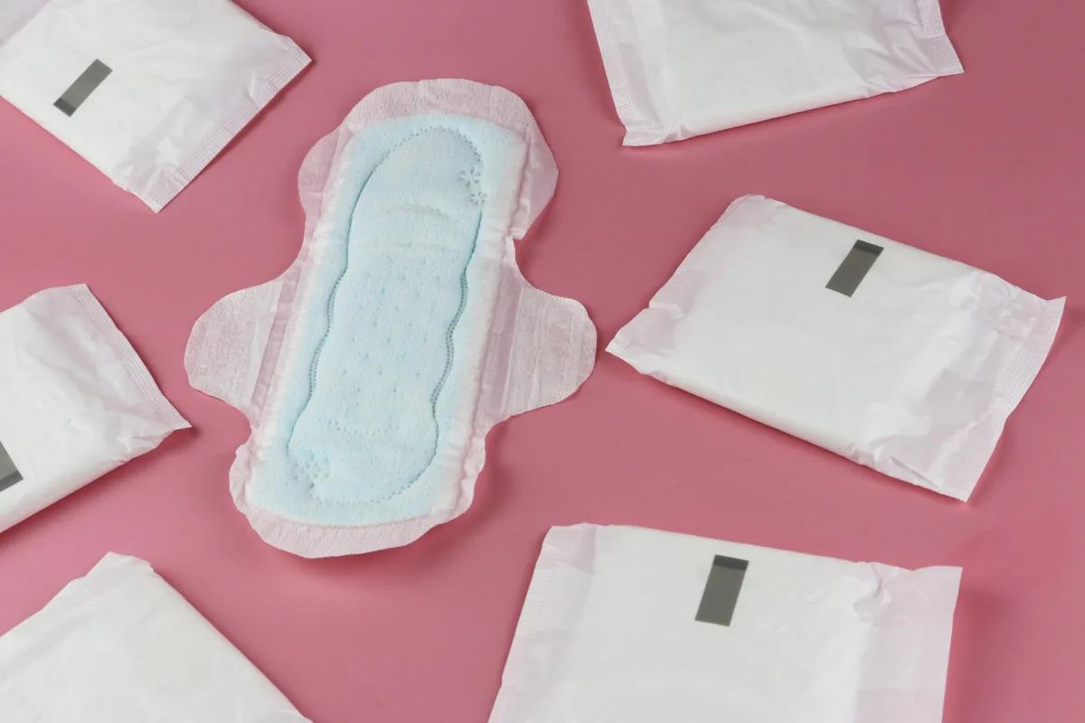 Ostravské školy dostaly první várku vložek. Na řešení menstruační chudoby město vyčlenilo milion