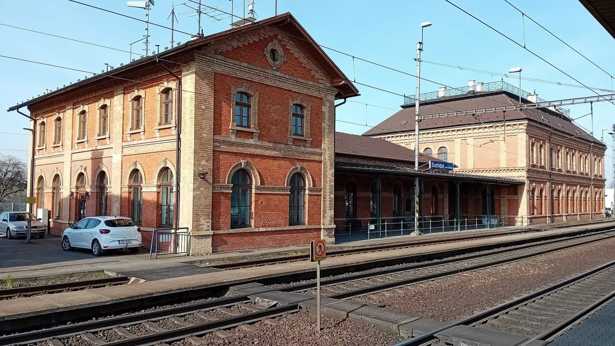 Tragické pondělí. V Suchdole nad Odrou srazil mezinárodní rychlík člověka, trať stojí