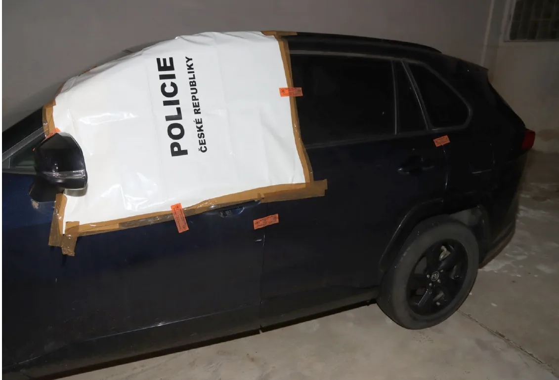 Cizinec vyskočil na dálnici u Ostravy za jízdy z kradeného auta, policie ho zadržela