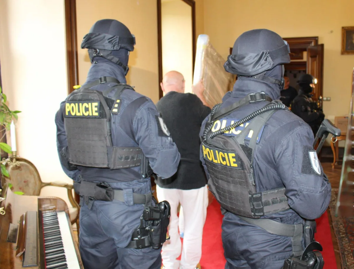 Na kunínský zámek dorazil unikátní obraz císařovny Sissi. Na předávku dohlížela policie