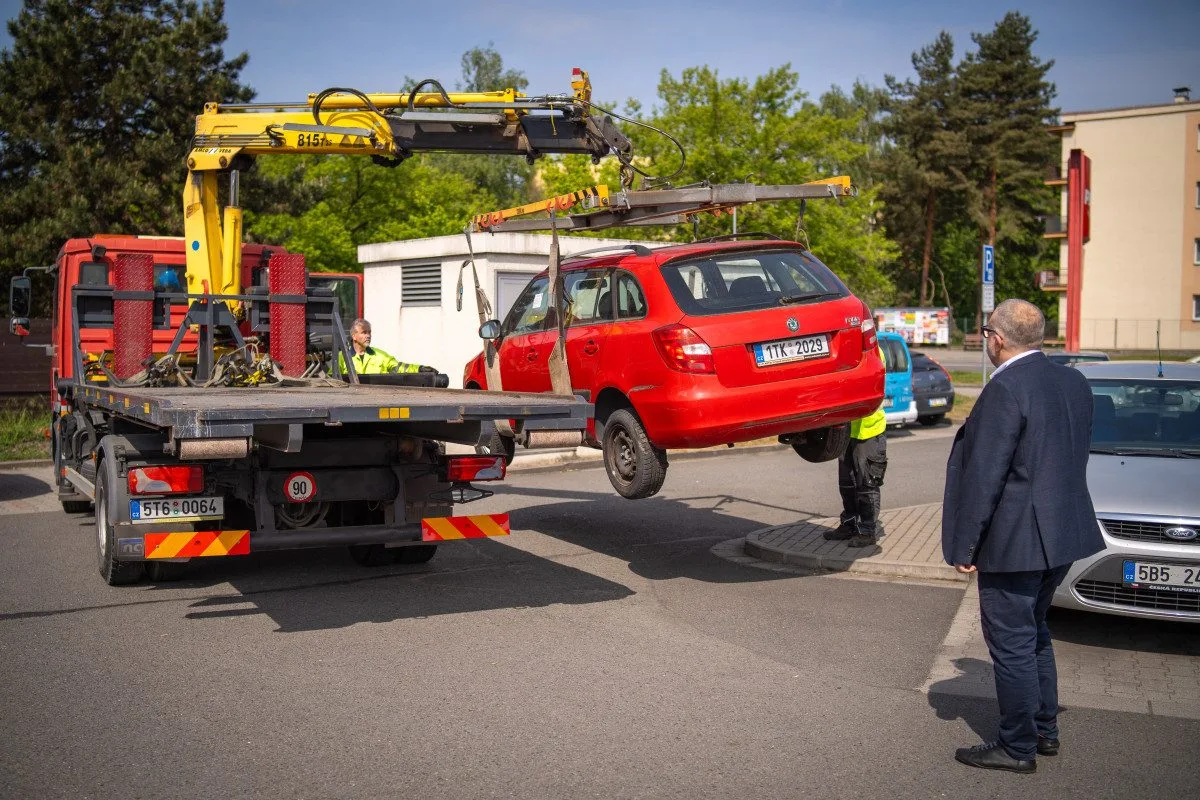 Frýdek-Místek přitvrzuje v boji s autovraky. Chystá dražby a má nové odstavné místo