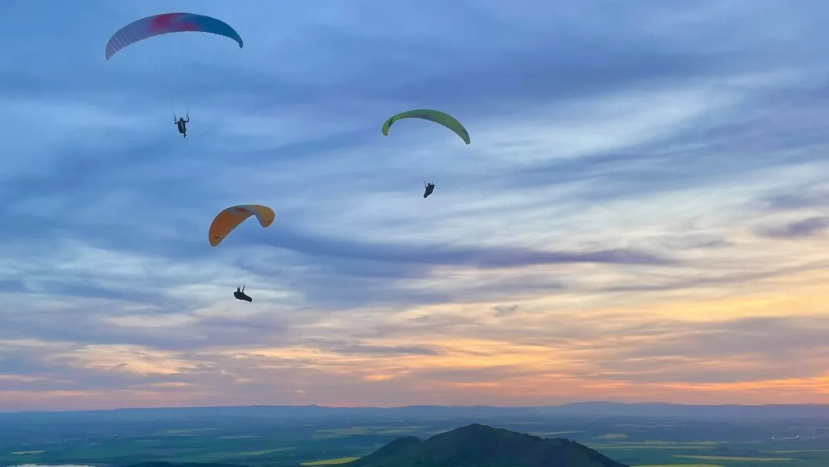 Svoboda letu nad krásami České republiky, to je paragliding