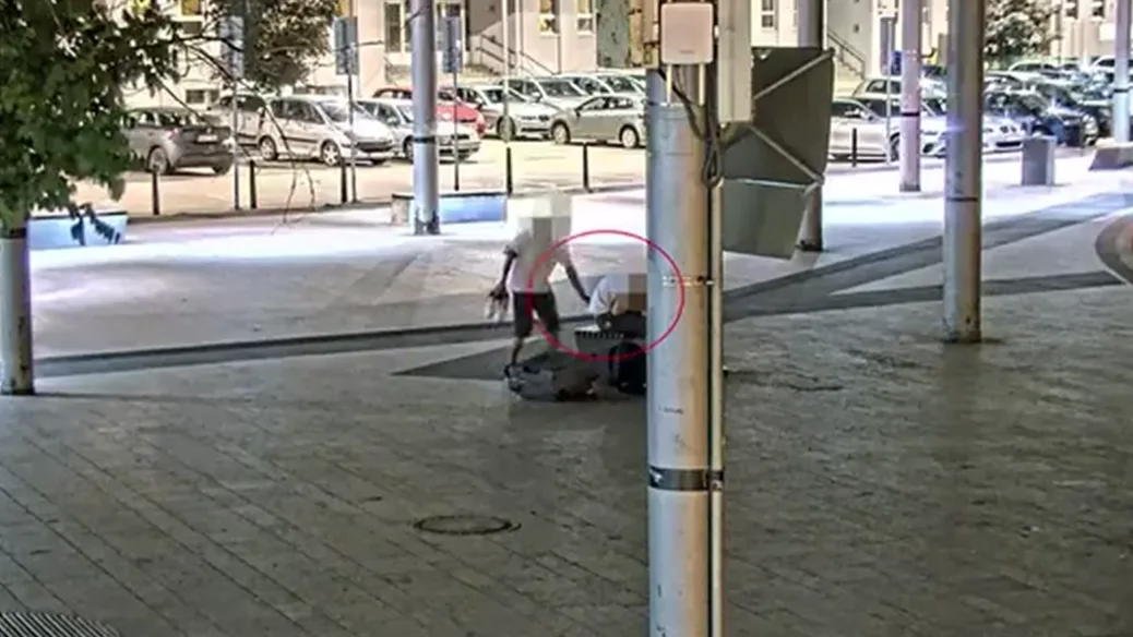 VIDEO: Kamerový systém sledoval, jak zloděj ukradl iPhone muži, který spal na lavičce