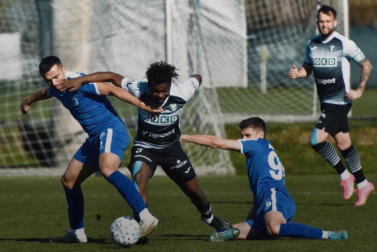 Karvinský fotbalista Vinícius odešel na hostování do druhé portugalské ligy.