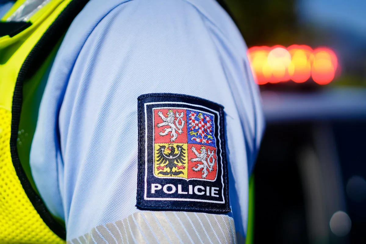 Policie pátrá po mamince dvou dětí. Odešla z domu a nedala o sobě vědět