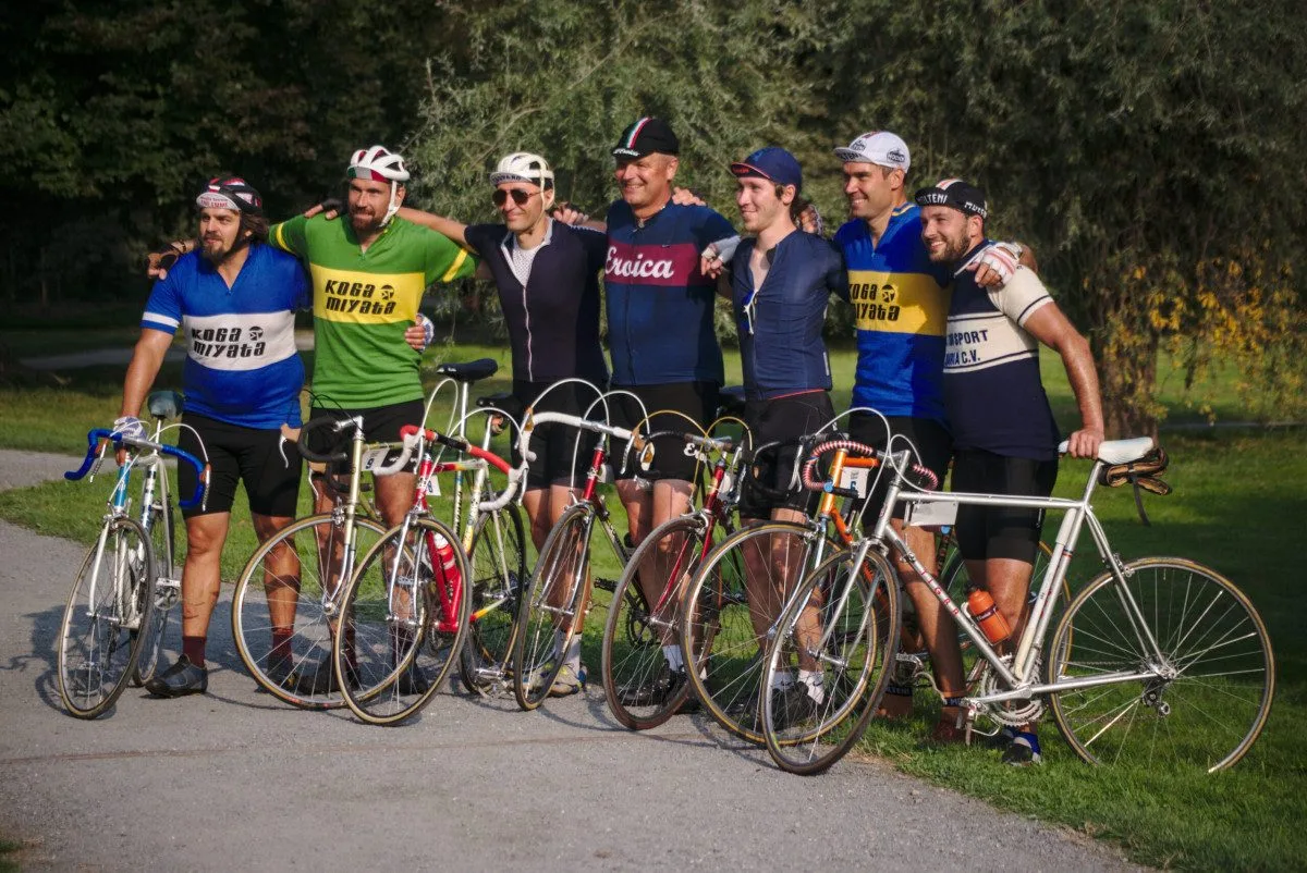Cyklisté závodili na historických závodních kolech, déšť si pochvalovali. Foto: Se svolením Elegant Silesia