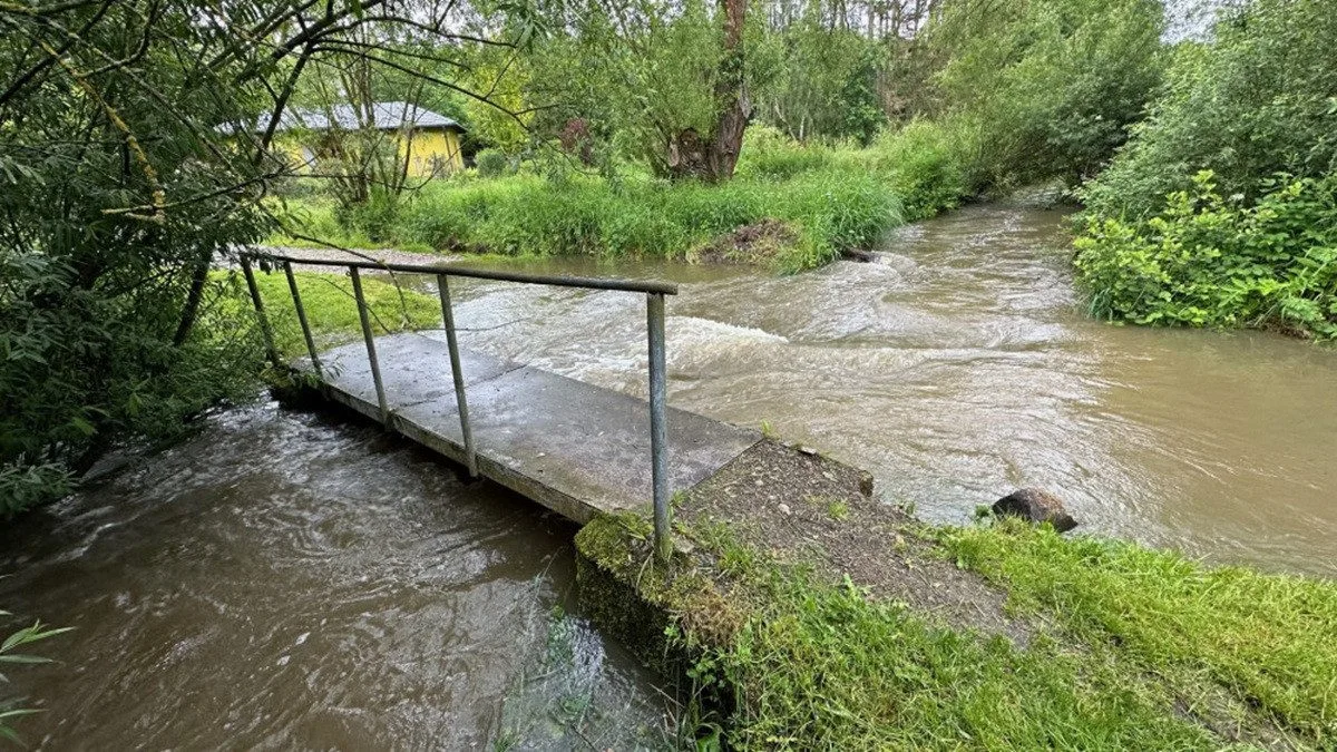 V podhůří Beskyd po deštích toky vystoupaly na první povodňové stupně