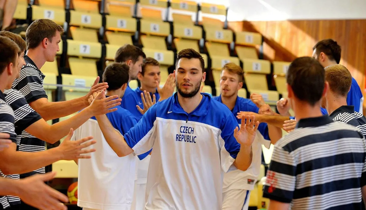 Zkušený rozehrávač Číž se po devíti letech vrací k basketbalistům Ostravy