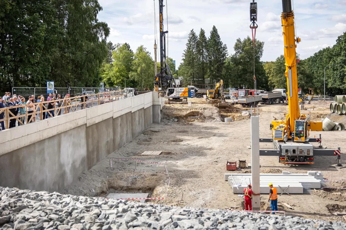 U Fakultní nemocnice Ostrava začala stavba parkovacího domu za 287 milionů